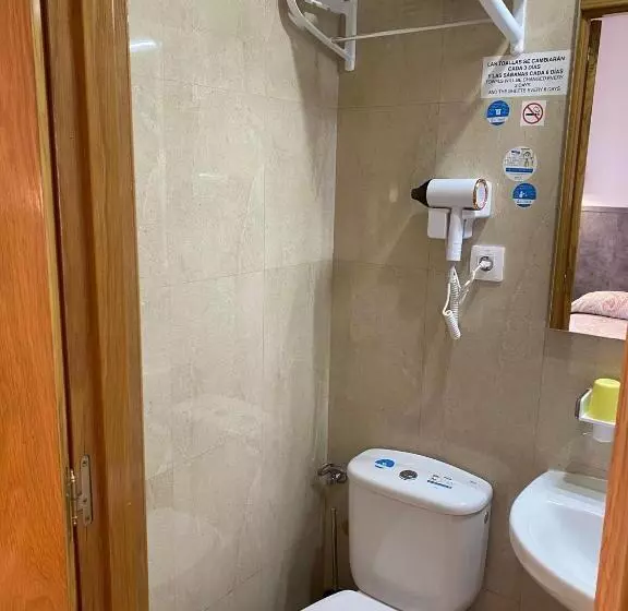 هتل Hostal Retiro