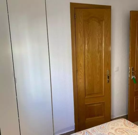 هتل Hostal Retiro