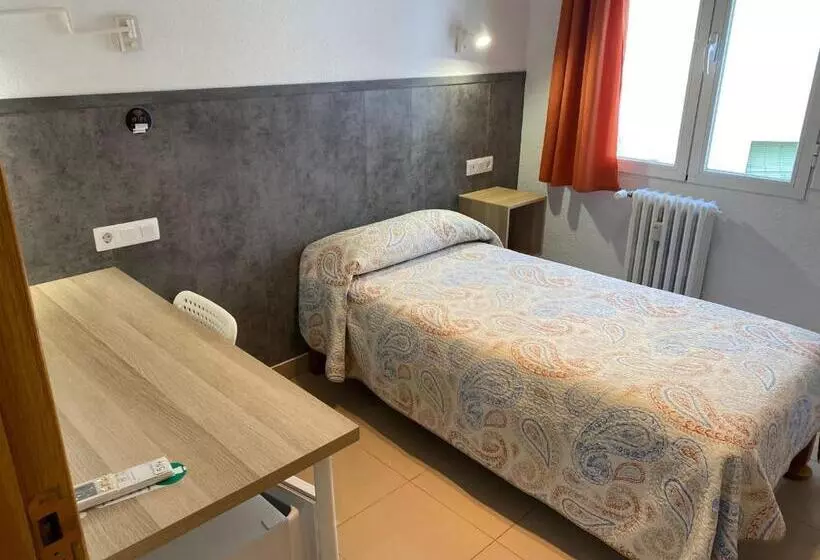 هتل Hostal Retiro