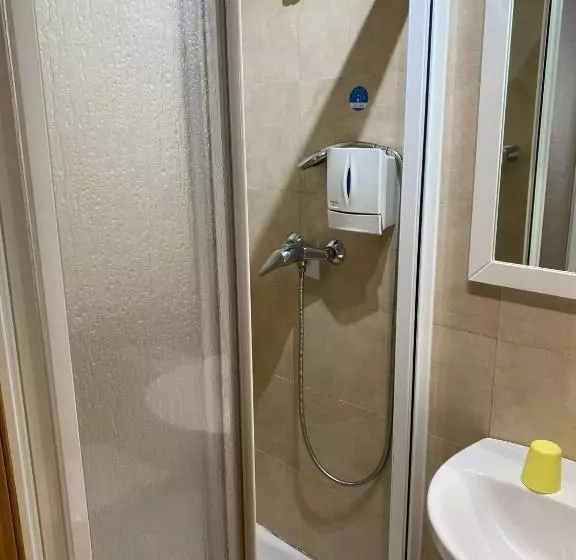 هتل Hostal Retiro