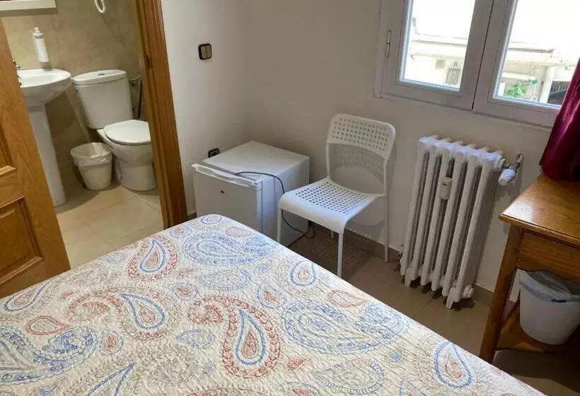 هتل Hostal Retiro
