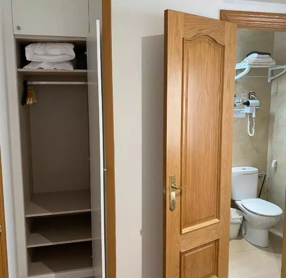 هتل Hostal Retiro