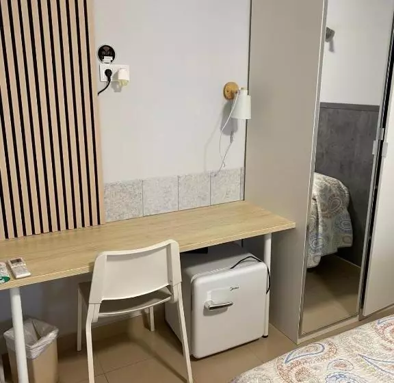 هتل Hostal Retiro