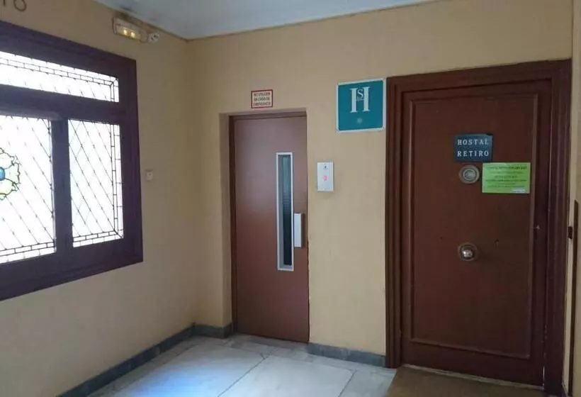هتل Hostal Retiro