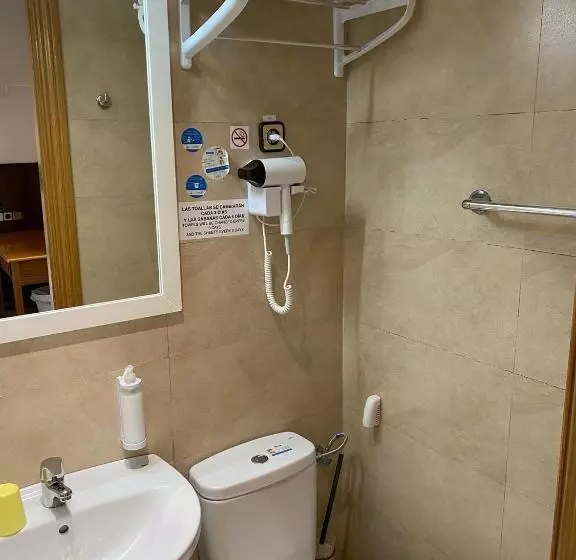 هتل Hostal Retiro