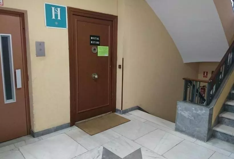 هتل Hostal Retiro