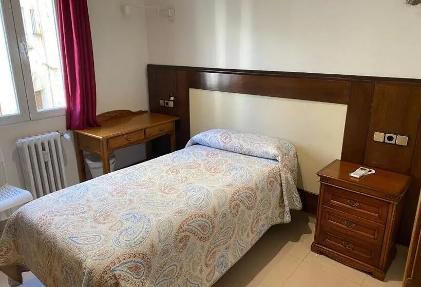 هتل Hostal Retiro