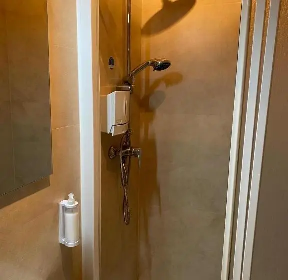 هتل Hostal Retiro