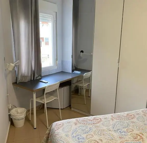 هتل Hostal Retiro