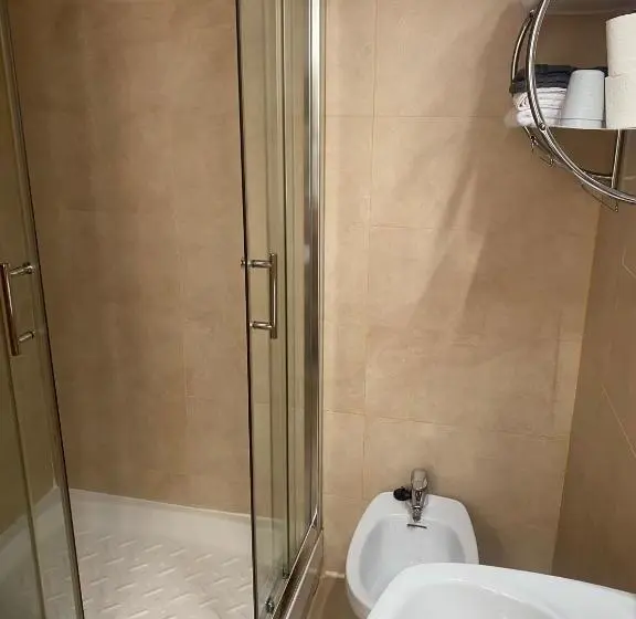 هتل Hostal Retiro