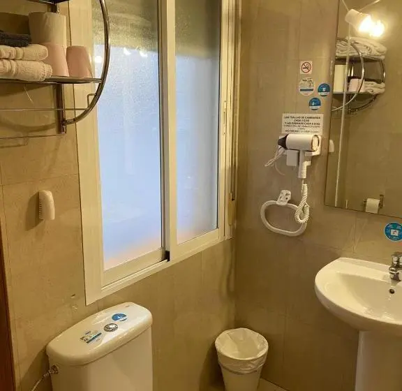 هتل Hostal Retiro