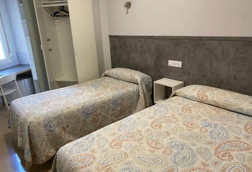 هتل Hostal Retiro