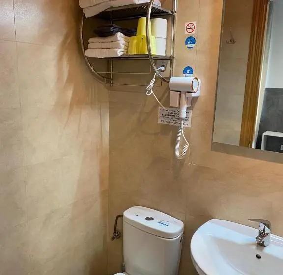 هتل Hostal Retiro