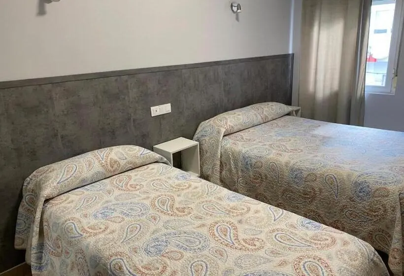 هتل Hostal Retiro