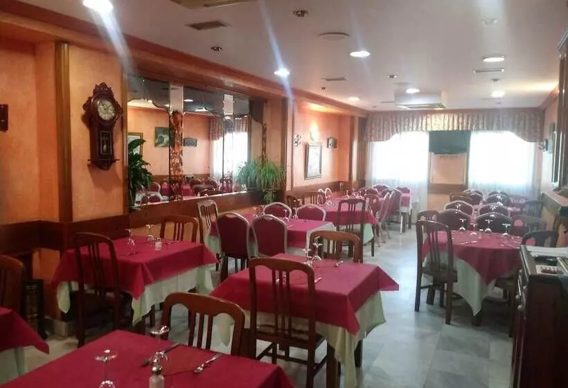 Отель Hostal Sancho Garcia