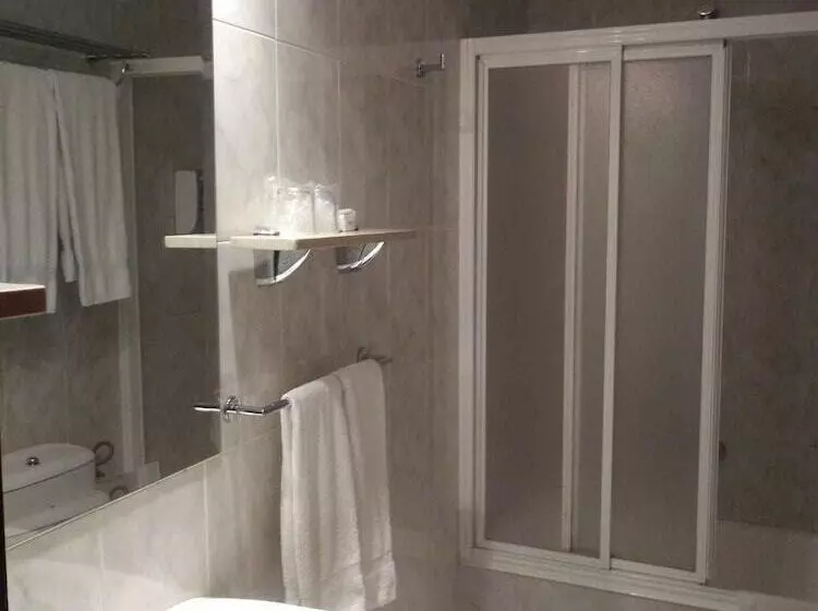 Отель Hostal Sancho Garcia