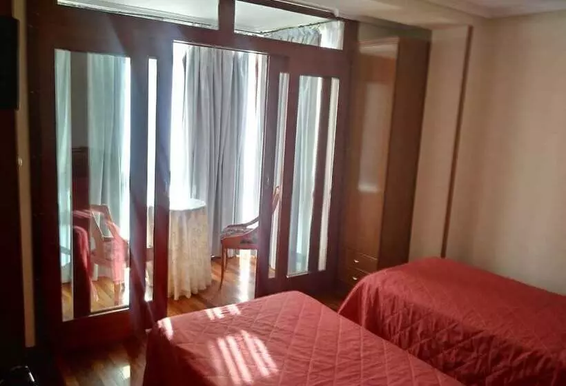 Отель Hostal Sancho Garcia