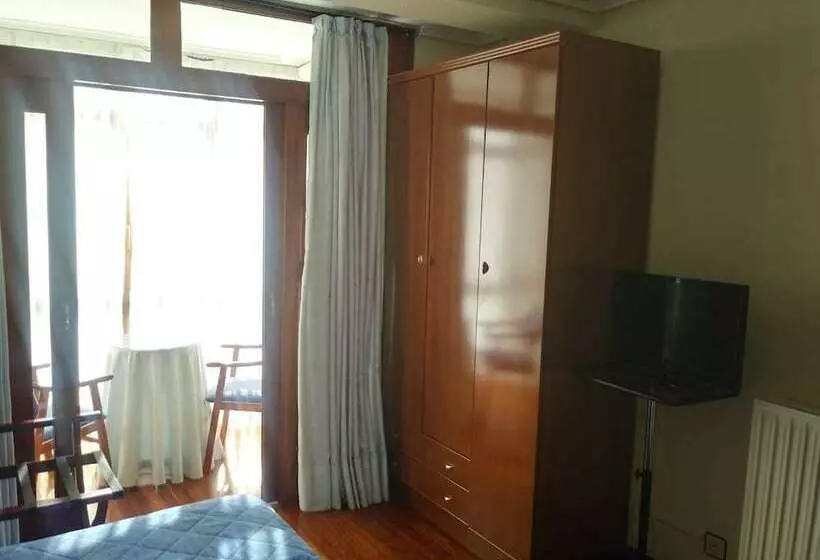 Отель Hostal Sancho Garcia