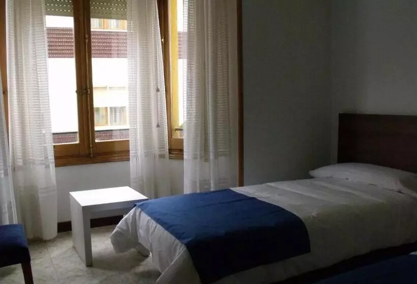 Hotel Pensión Arroniz