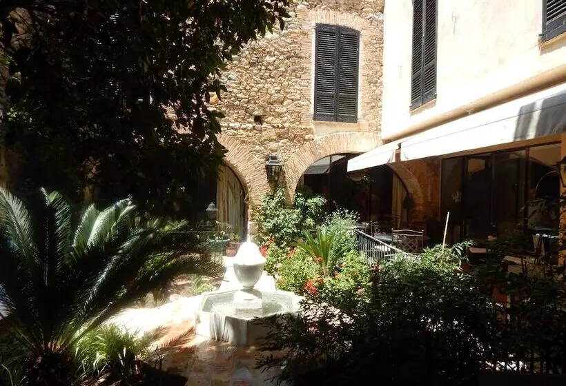 Hostel De La Font Peralada