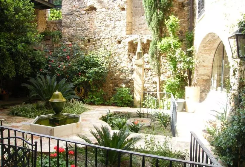 Hostel De La Font Peralada