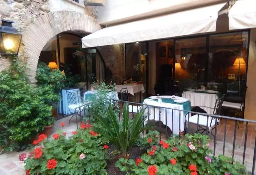 Hostel De La Font Peralada