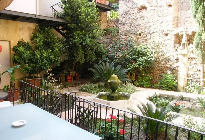 Hostel De La Font Peralada