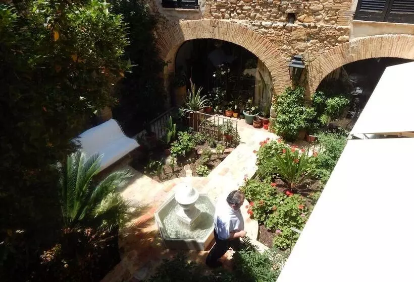 Hostel De La Font Peralada