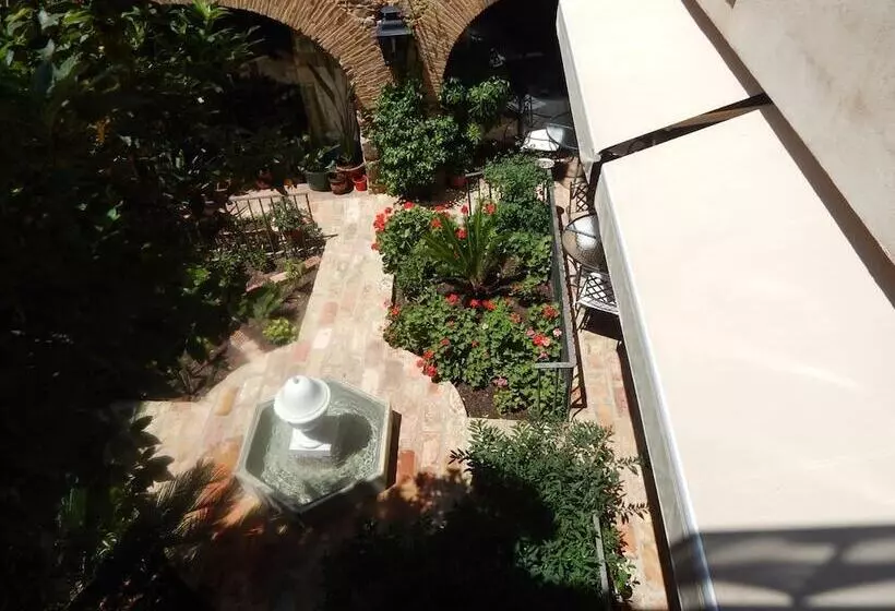 Hostel De La Font Peralada