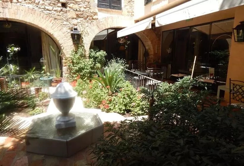 Hostel De La Font Peralada