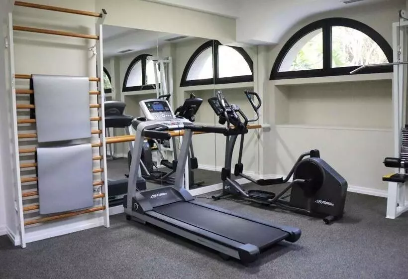 فندق Escuela Santa Brigida