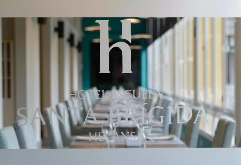 فندق Escuela Santa Brigida