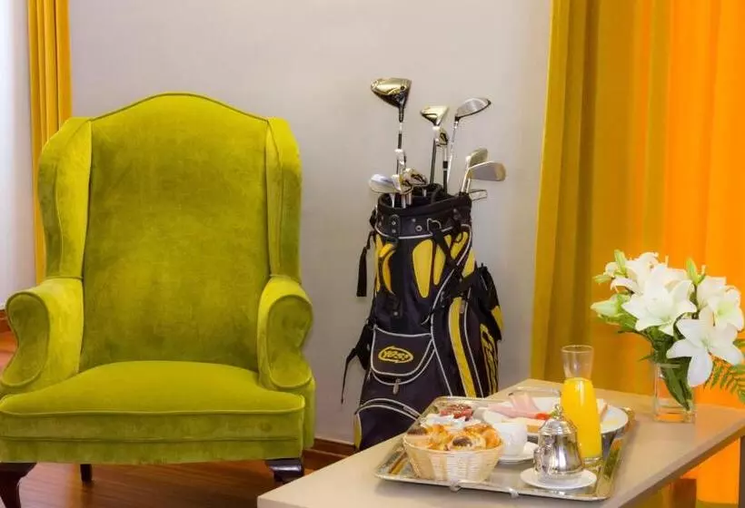 فندق Escuela Santa Brigida