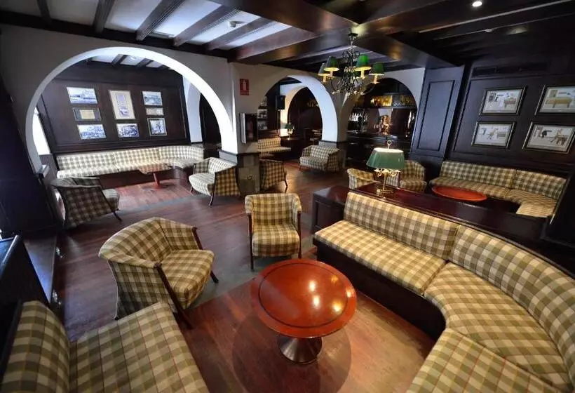 فندق Escuela Santa Brigida