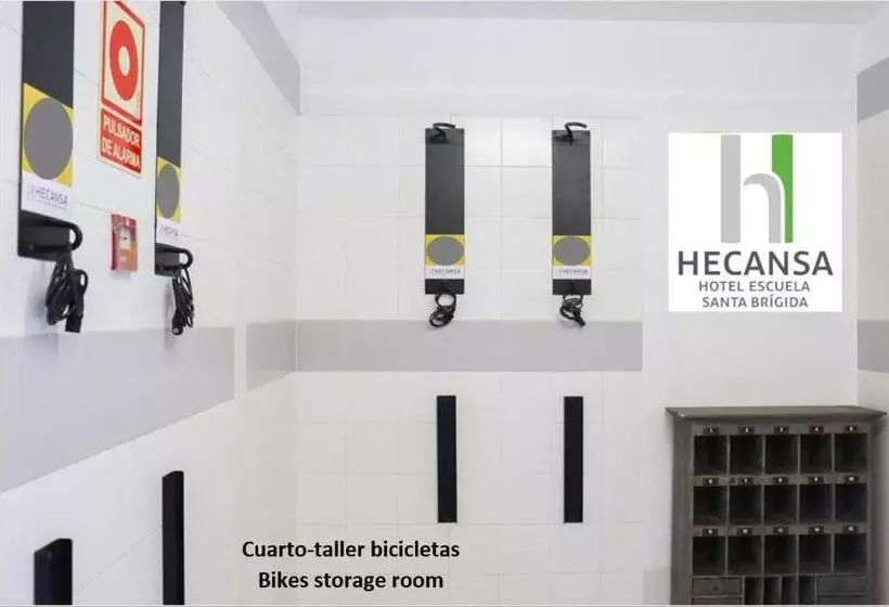 فندق Escuela Santa Brigida