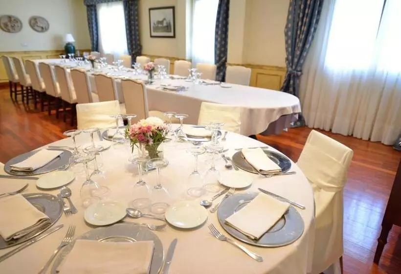 فندق Escuela Santa Brigida