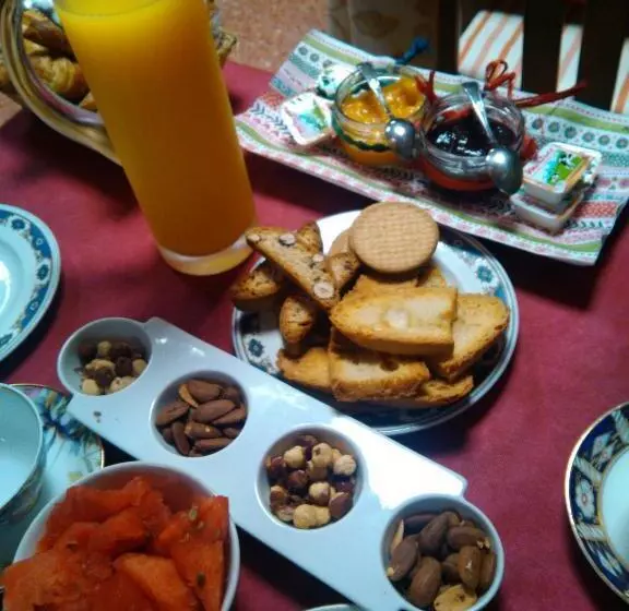 호텔 Hostal Pirineos