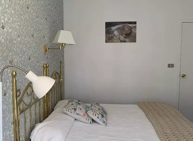 호텔 Hostal Pirineos