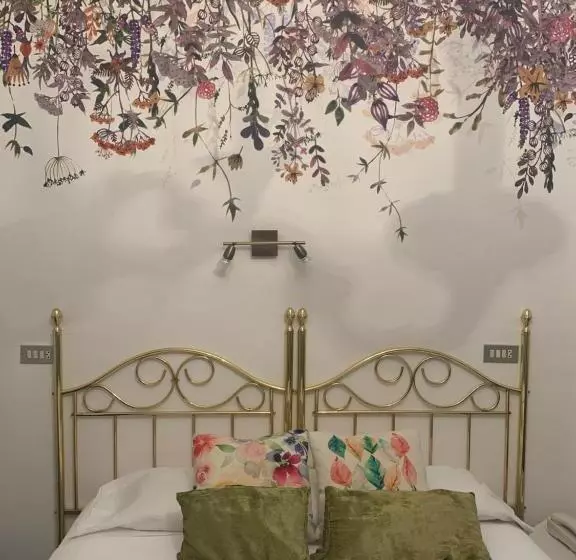 호텔 Hostal Pirineos