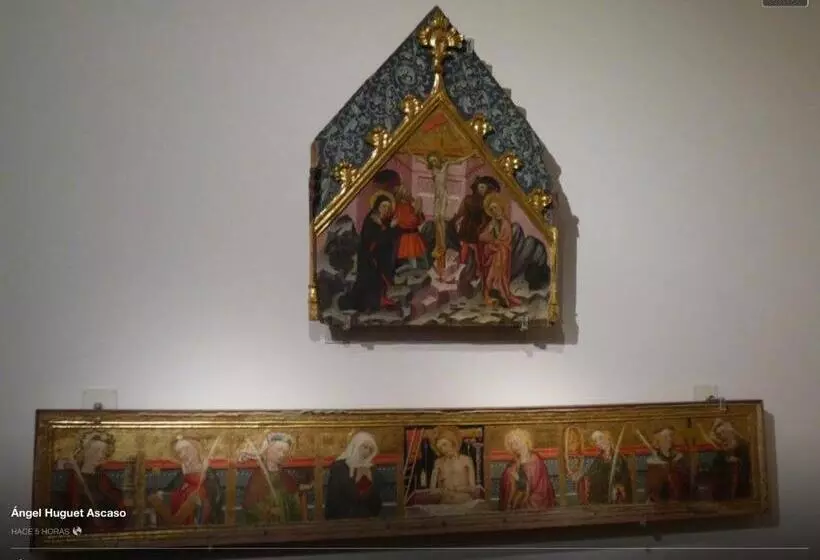 호텔 Hostal Pirineos