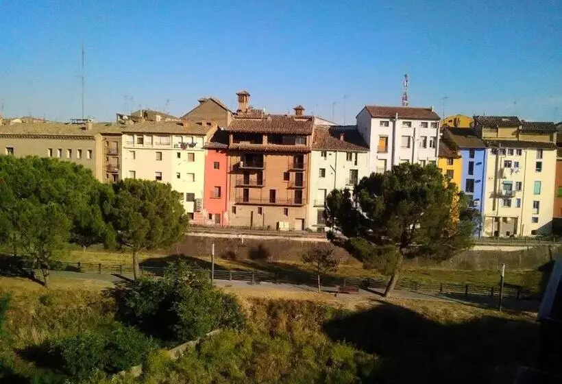호텔 Hostal Pirineos