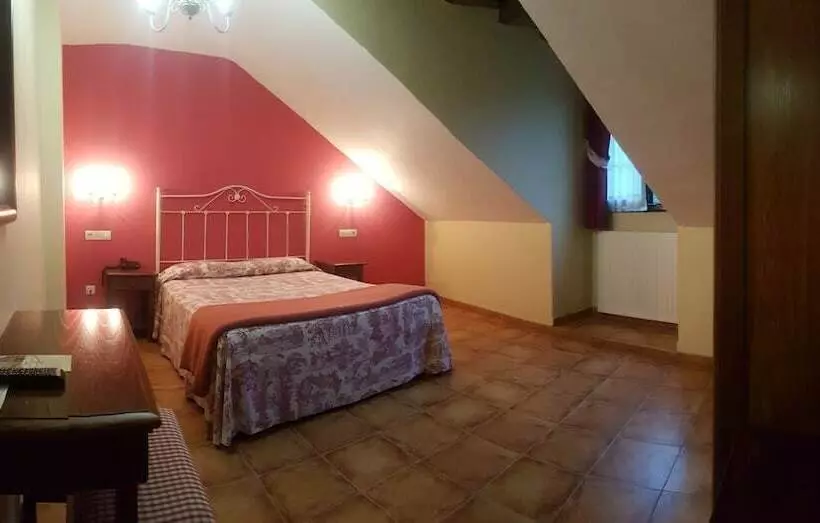 ホテル Apartamentos Villa De Cabrales