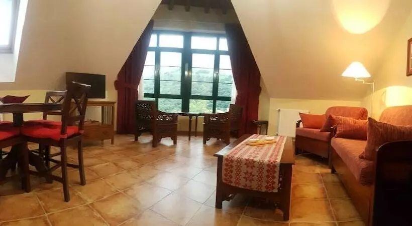 ホテル Apartamentos Villa De Cabrales