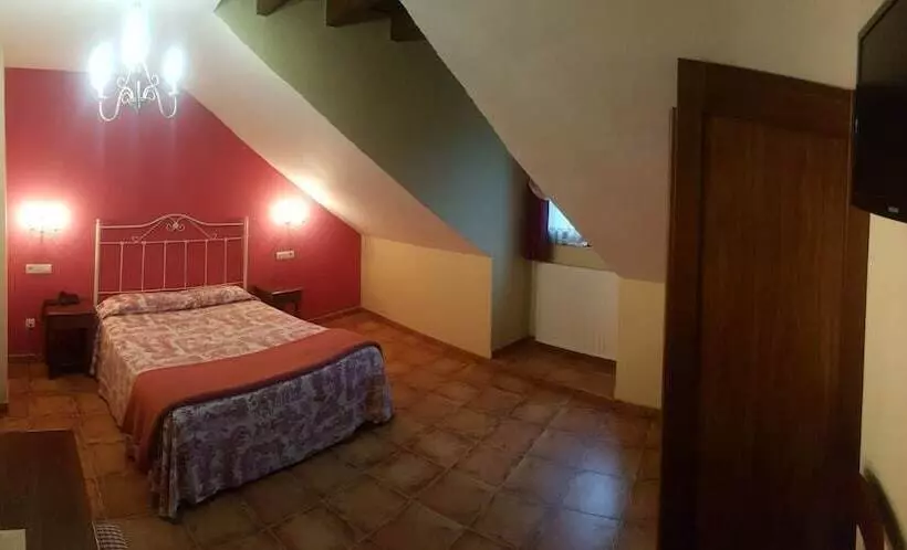 ホテル Apartamentos Villa De Cabrales