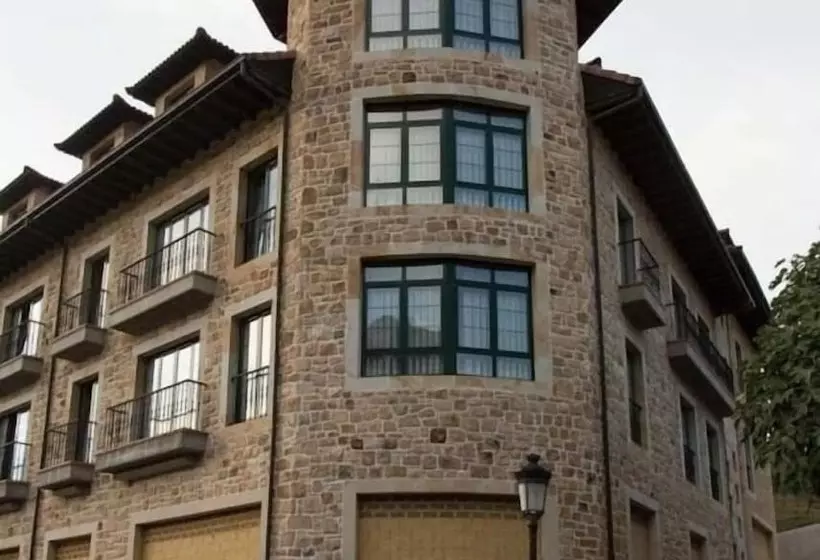ホテル Apartamentos Villa De Cabrales