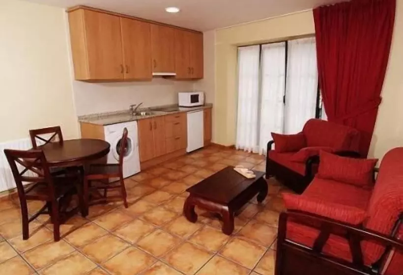 ホテル Apartamentos Villa De Cabrales