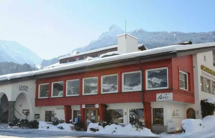 ホテル Cresta Tschagguns Montafon