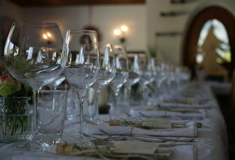 ホテル Cresta Tschagguns Montafon