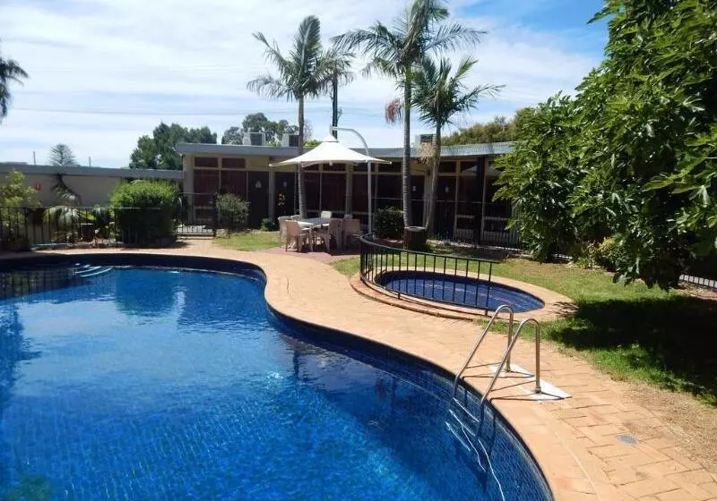 Отель Jacksons Motor Inn