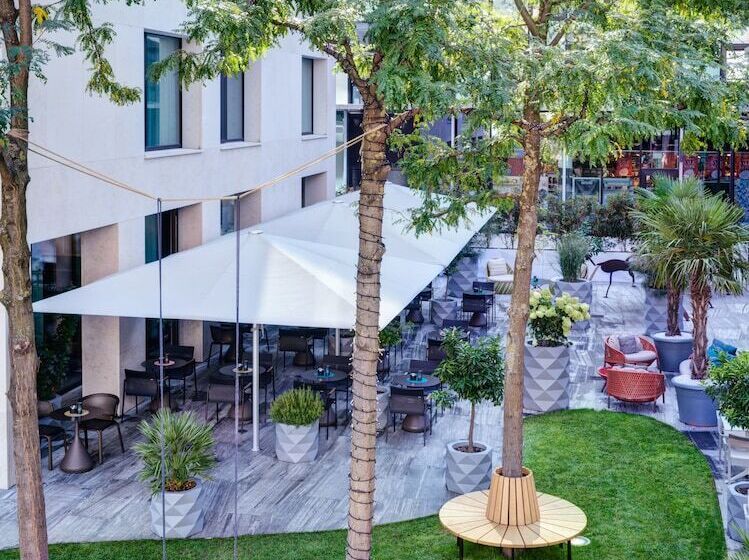 Stage 12 Hotel By Penz